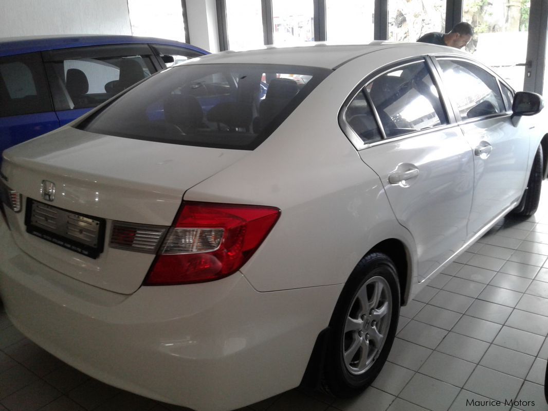 Honda CIVIC - i-VTEC - PEARL WHITE in Mauritius