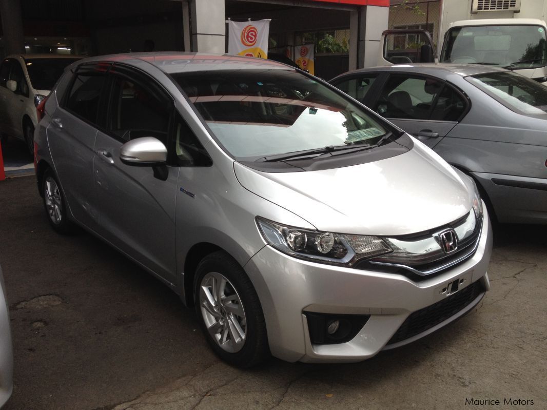 Honda FIT - HYBRID - SILVER - LEATHER SEATS in Mauritius