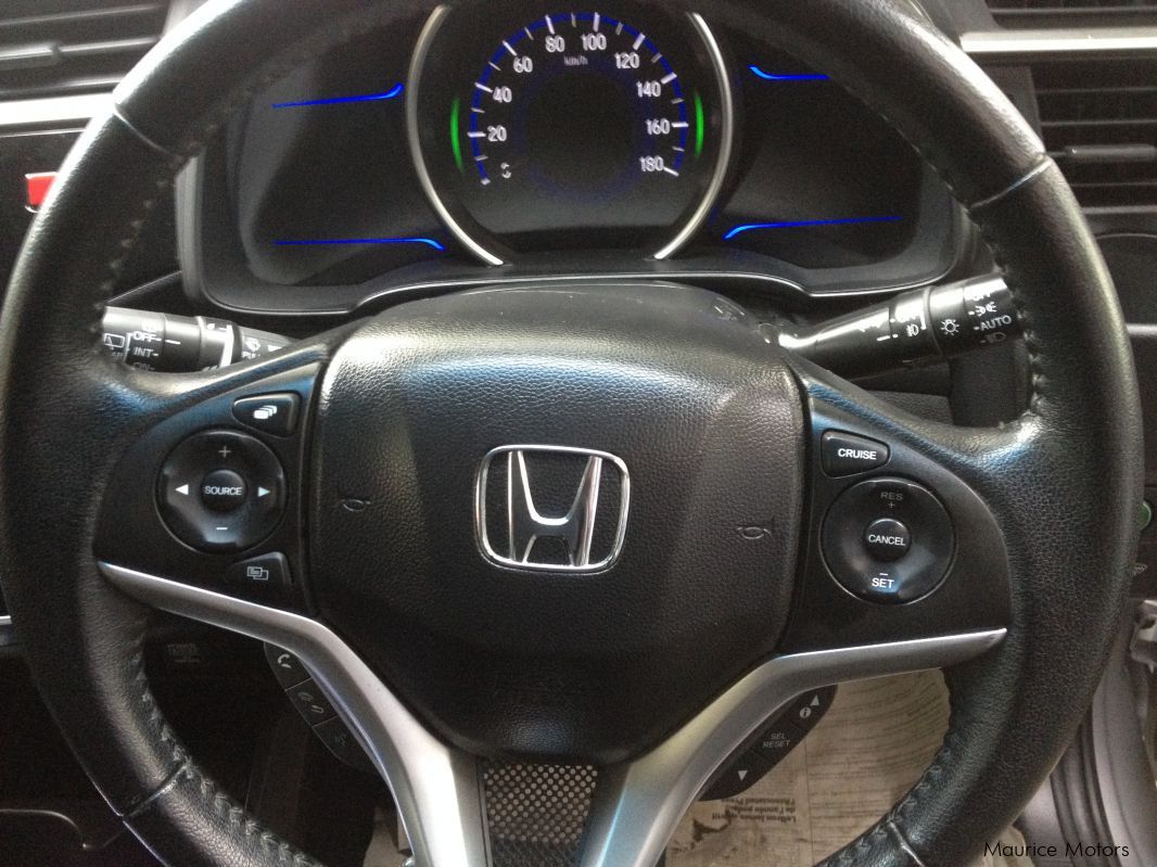 Honda FIT - HYBRID - SILVER - LEATHER SEATS in Mauritius