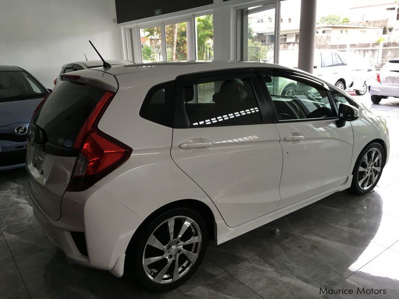 Used Honda fit MANUAL TRANSMISSION NEW SHAPE ONLY 4300KM 2013 fit