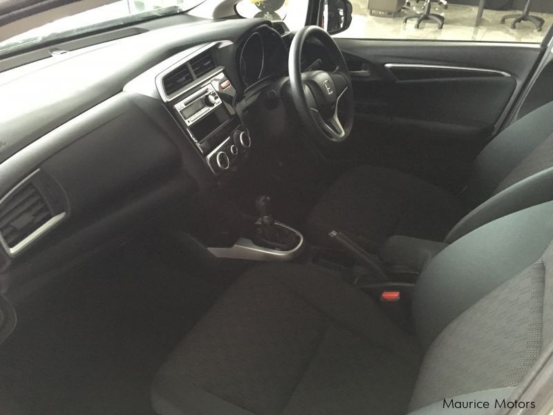 Used Honda fit MANUAL TRANSMISSION NEW SHAPE ONLY 4300KM 2013 fit