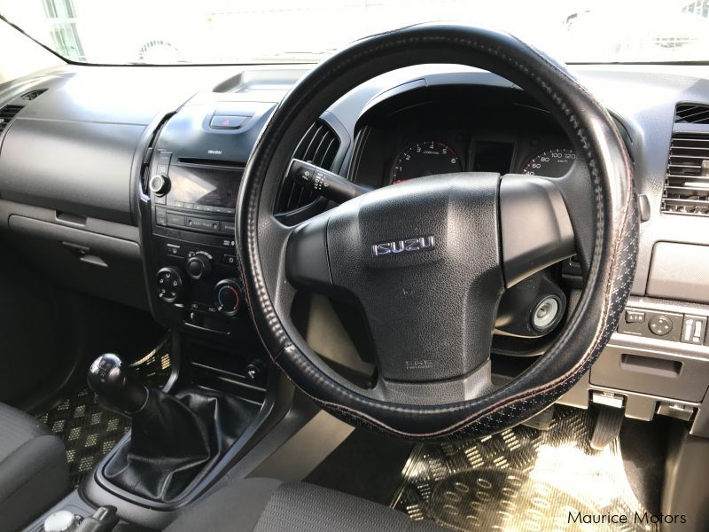 Isuzu DMAX SILVER in Mauritius