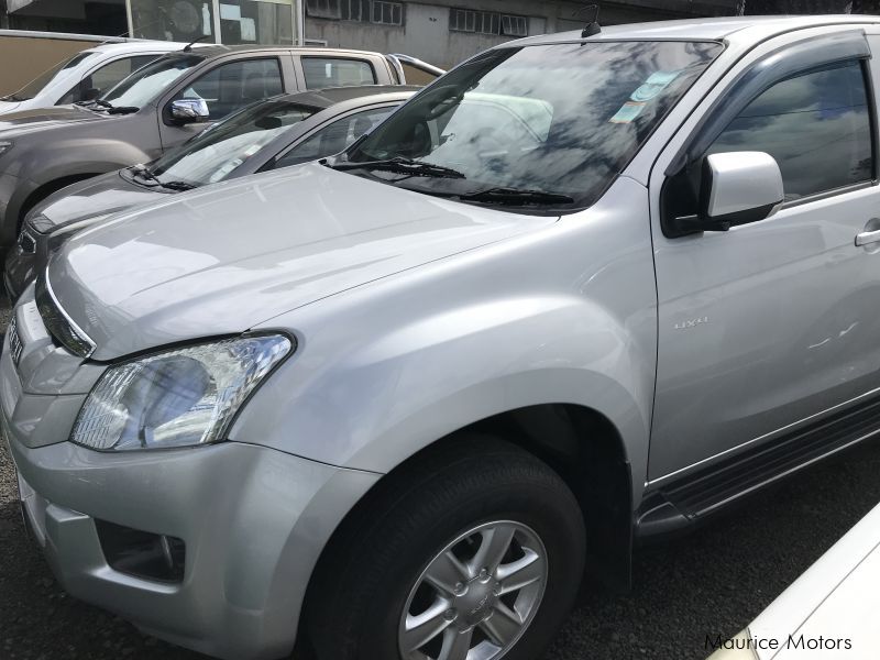 Isuzu DMAX SILVER in Mauritius