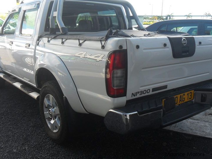 Nissan NP300 - WHITE in Mauritius
