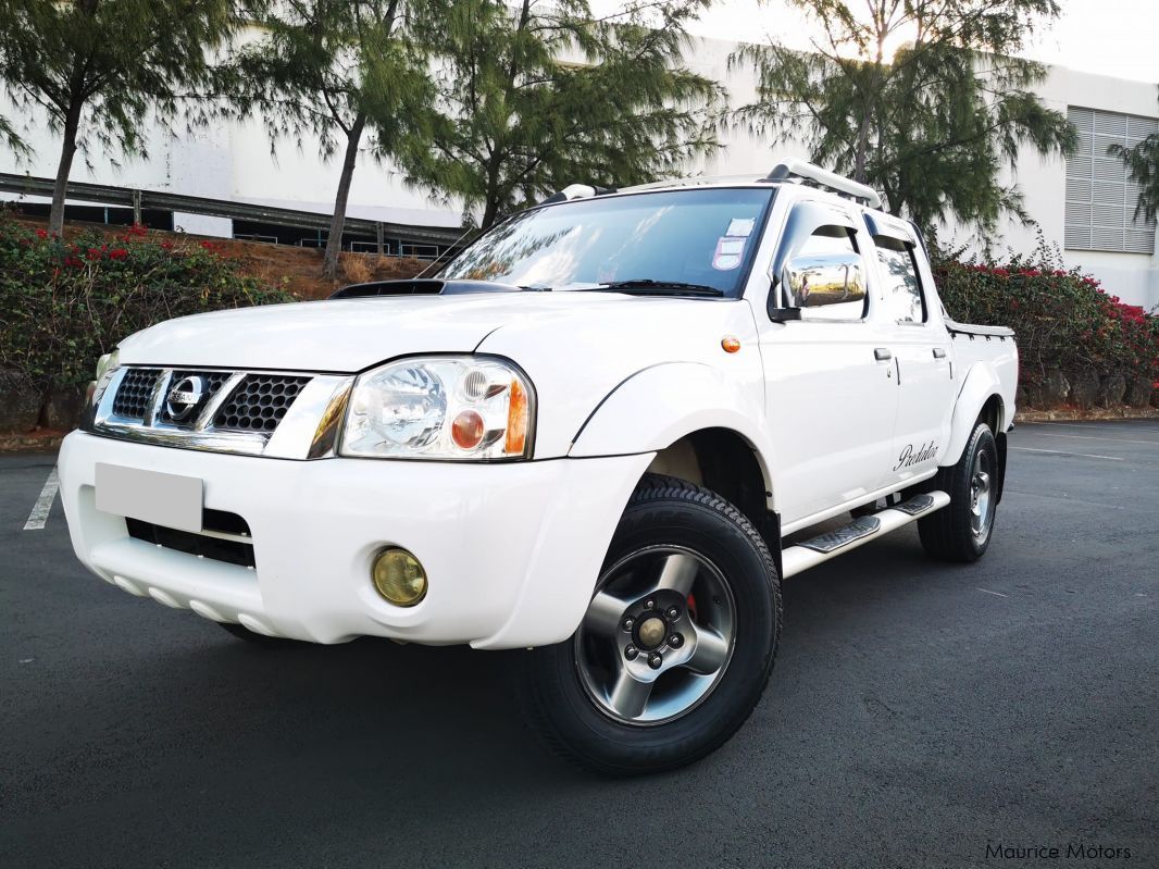 Nissan NP300 D22 in Mauritius