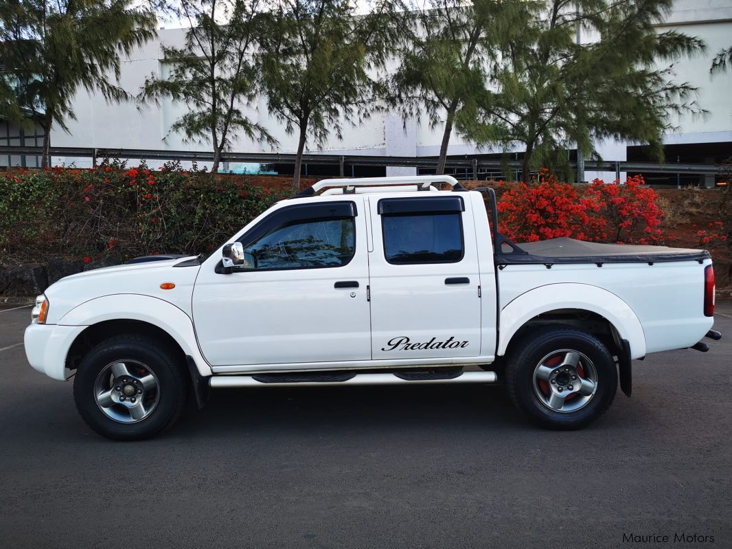 Nissan NP300 D22 in Mauritius