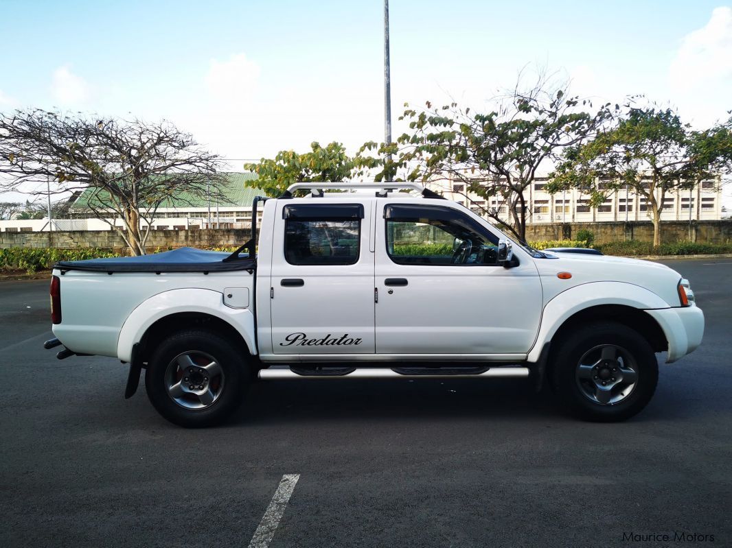 Nissan NP300 D22 in Mauritius