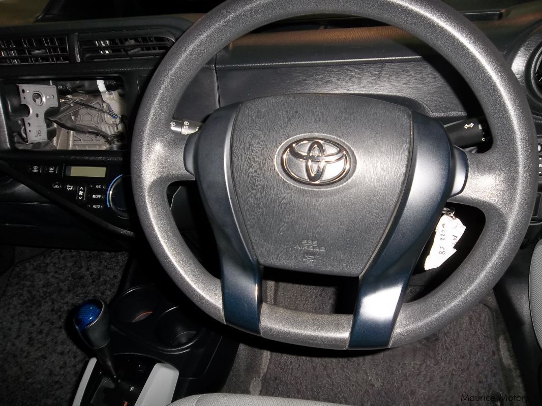 Toyota AQUA - WHITE in Mauritius