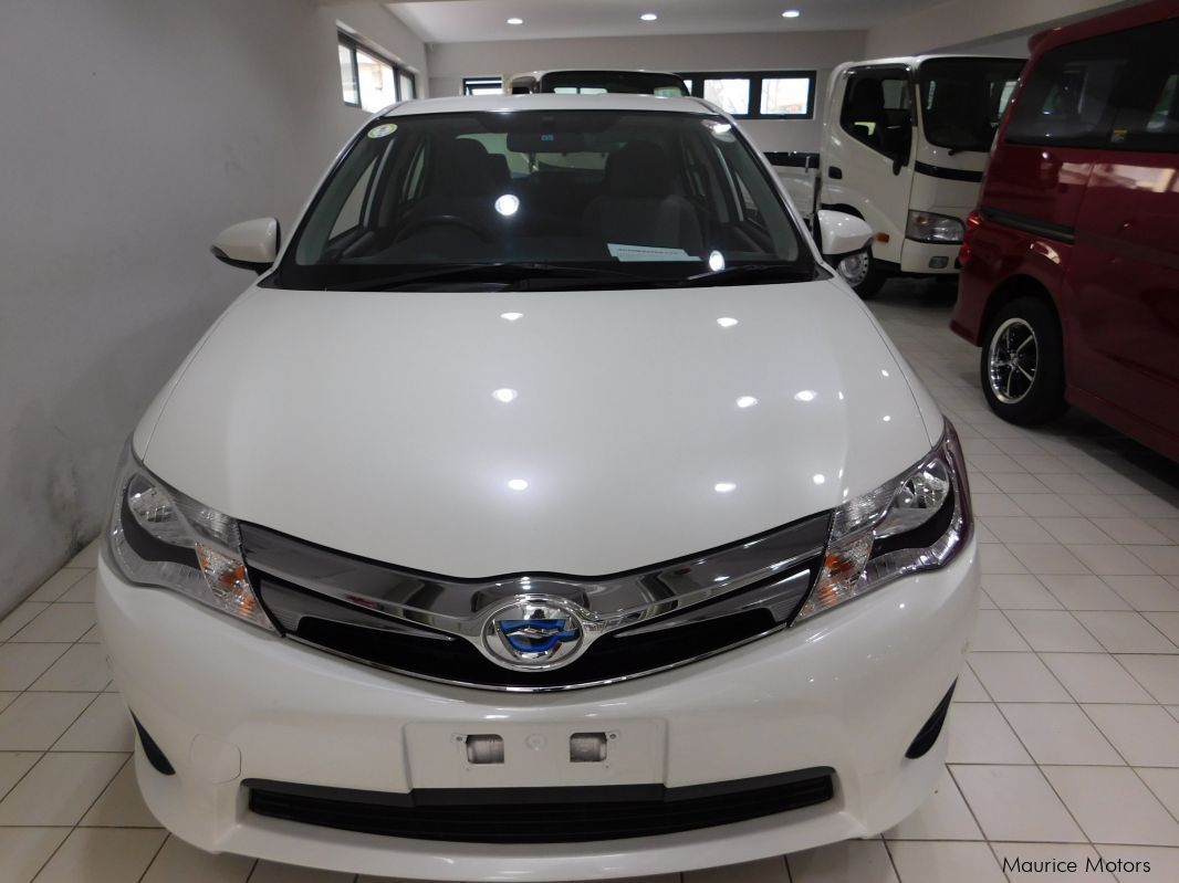 Toyota AXIO - PEARL WHITE in Mauritius