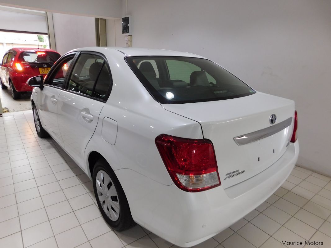 Toyota AXIO - PEARL WHITE in Mauritius