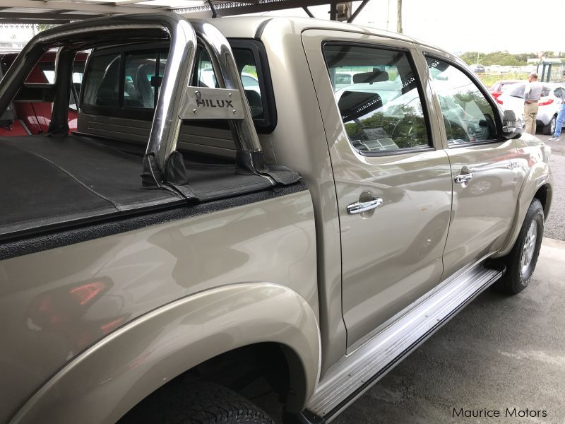 Toyota HILUX - BROWN 4X4 D4D in Mauritius