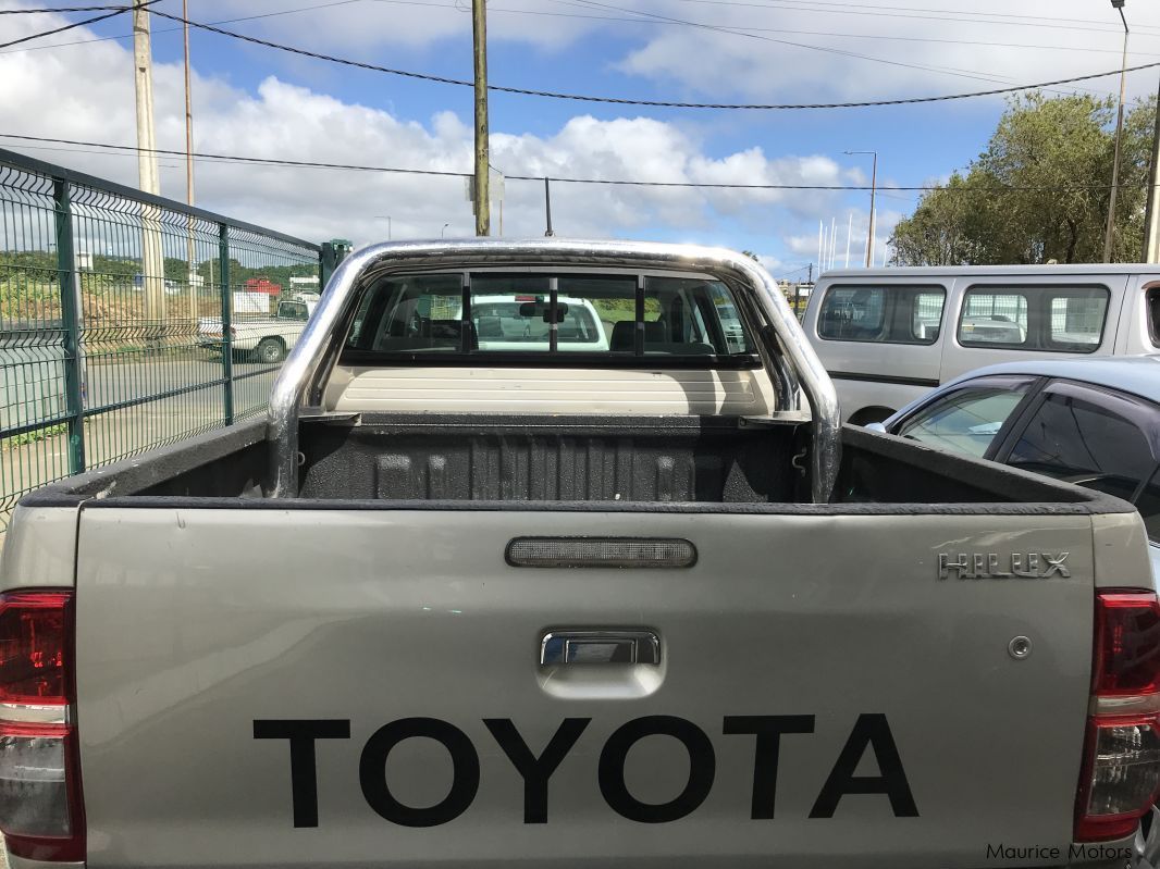 Toyota HILUX - SILVER 4X4 in Mauritius