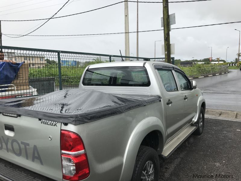 Toyota HILUX 4X4 - SILVER in Mauritius