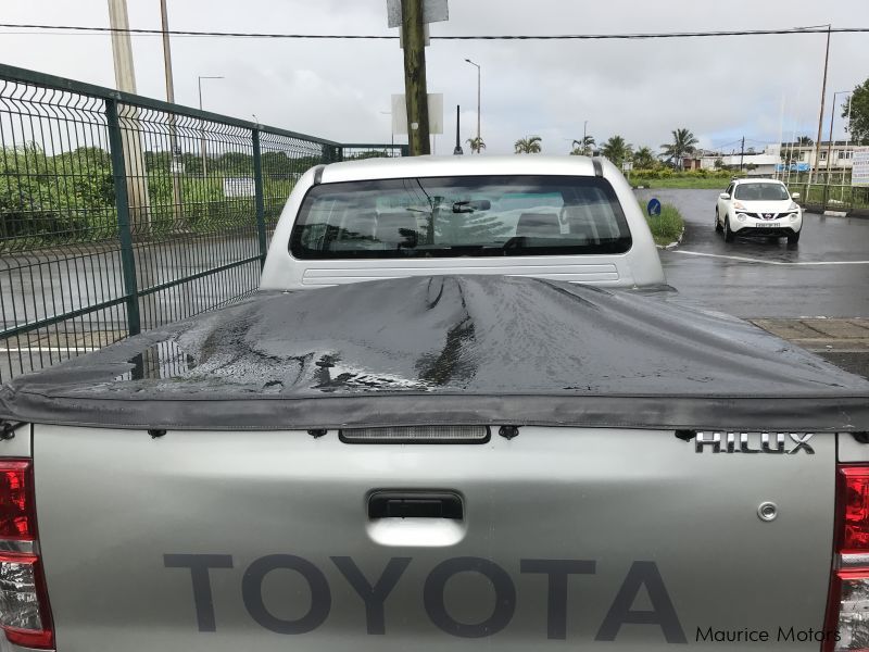 Toyota HILUX 4X4 - SILVER in Mauritius