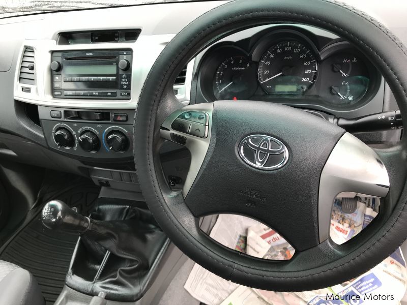 Toyota HILUX 4X4 - SILVER in Mauritius