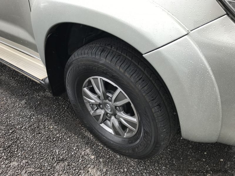 Toyota HILUX 4X4 - SILVER in Mauritius