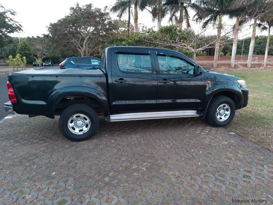 Toyota Hilux 2.4l in Mauritius