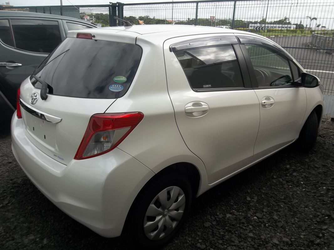 Toyota VITZ - PEARL WHITE in Mauritius