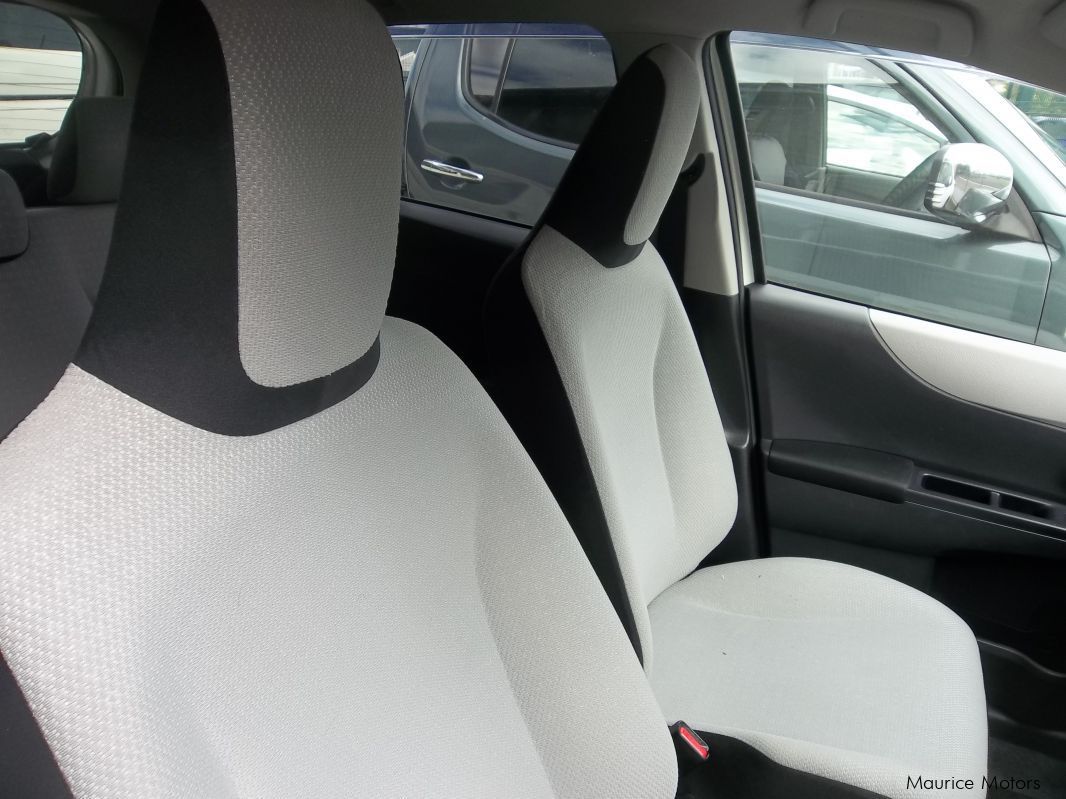 Used Toyota VITZ - PEARL WHITE  2013 VITZ - PEARL WHITE 