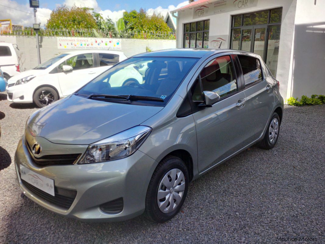 Toyota vitz 2013 салон. тойота витц комплектации 2013. Toyota vitz 2013. тойота витц объем двигателя. тойота витц 2013.