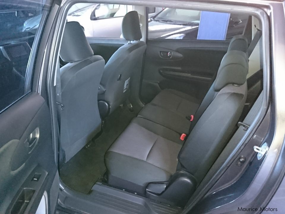 Toyota Wish 7-Seater in Mauritius