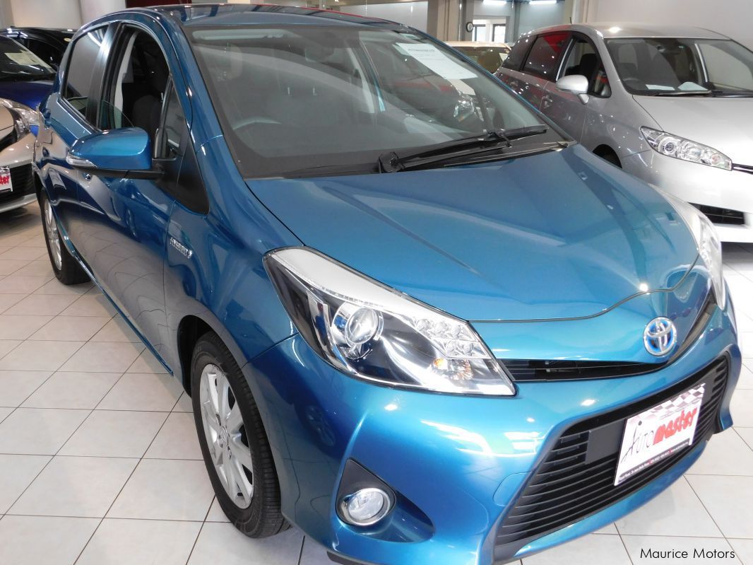 Toyota YARIS - HYBRID - BLUE GREEN in Mauritius