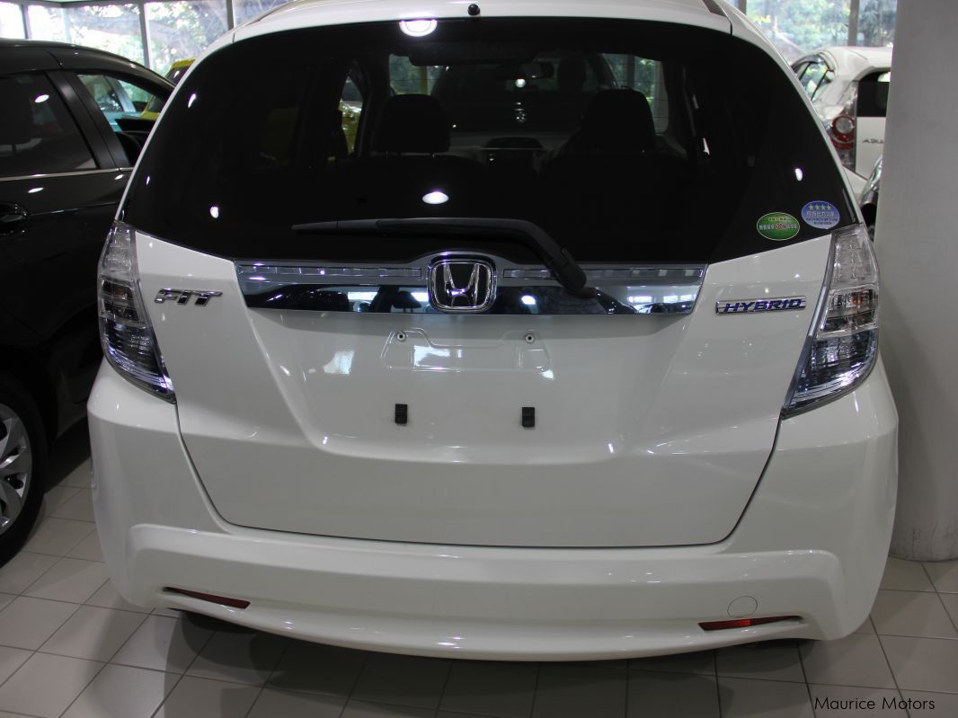 Honda FIT - HYBRID - WHITE in Mauritius