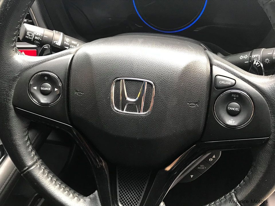 Honda VEZEL 1.5 HYBRID( PADDLE SHIFT ) in Mauritius