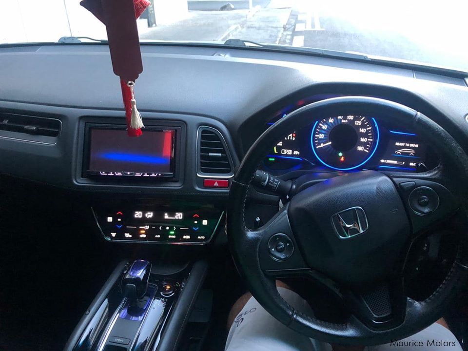 Honda VEZEL Z HYBRID PADDLE SHIFT in Mauritius