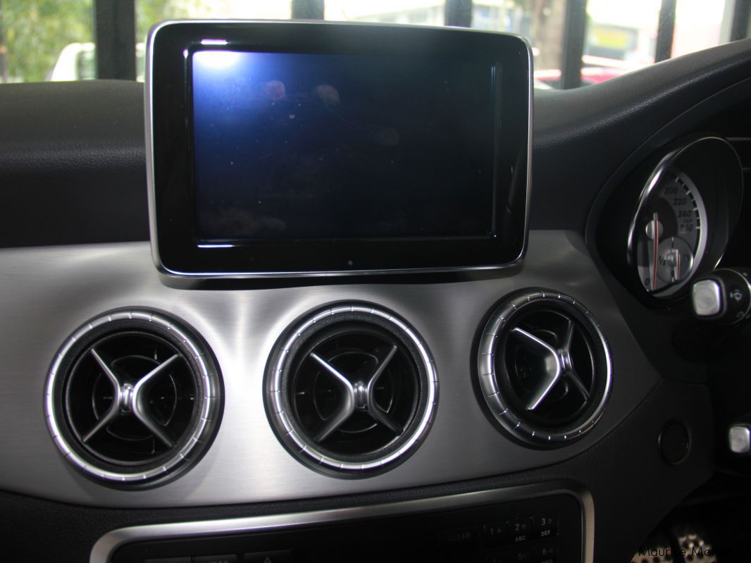 Mercedes-Benz CLA 180 - RED - PADDLE SHIFT - STEPTRONIC in Mauritius