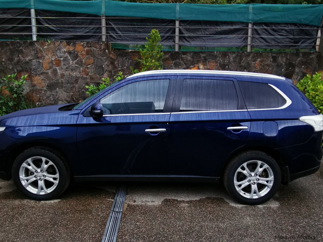 Mitsubishi Outlander 7 seater 4WD in Mauritius