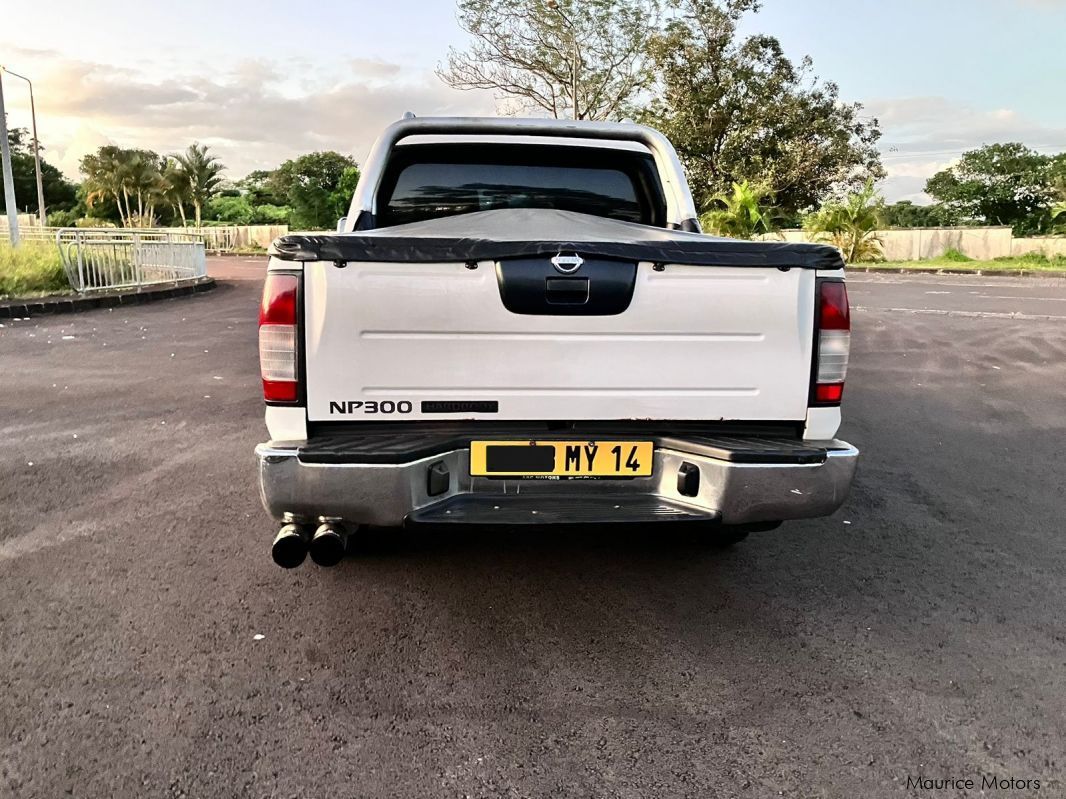 Nissan Hardbody NP300 4x2 in Mauritius