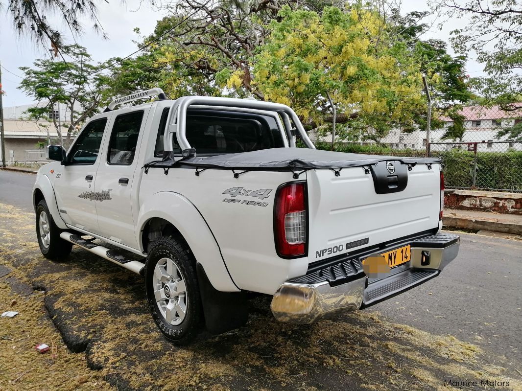 Nissan NP300 HARDBODY in Mauritius