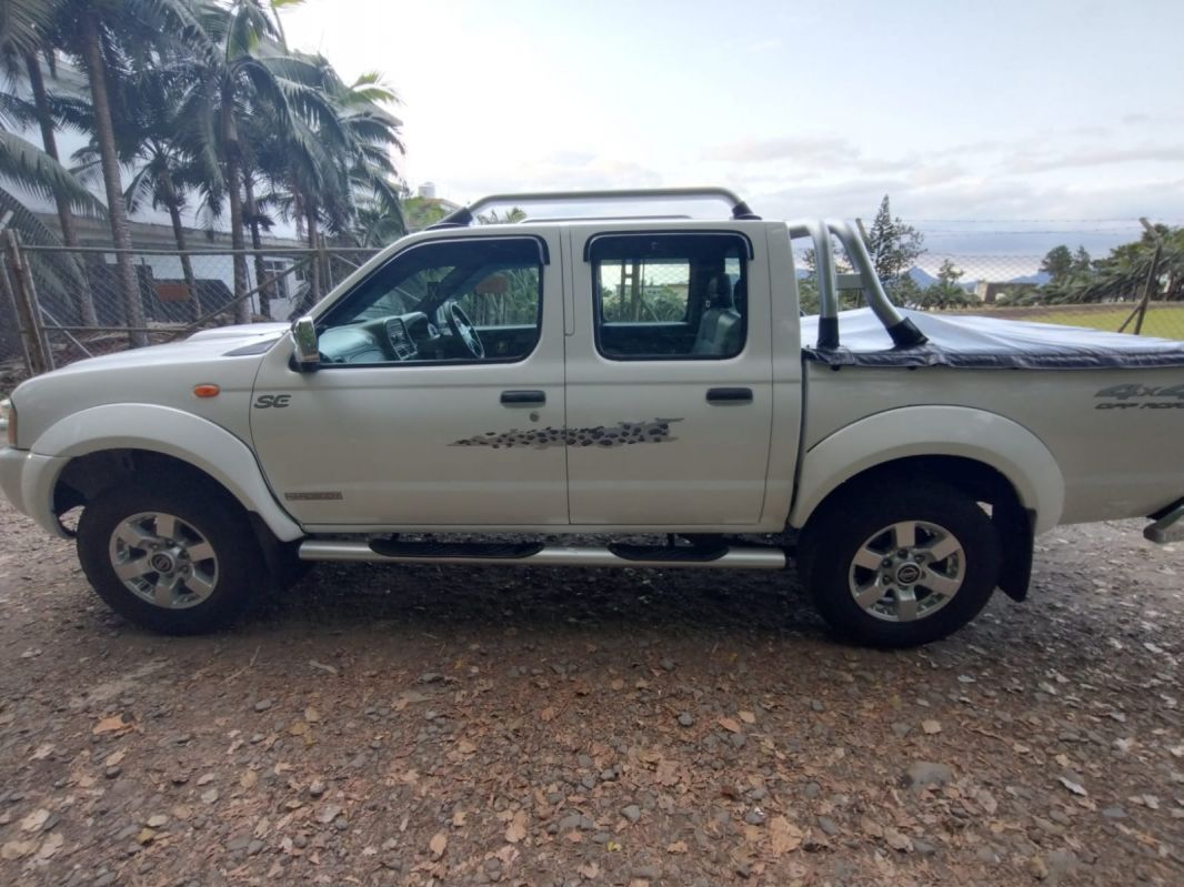 Nissan NP300 HARDBODY in Mauritius