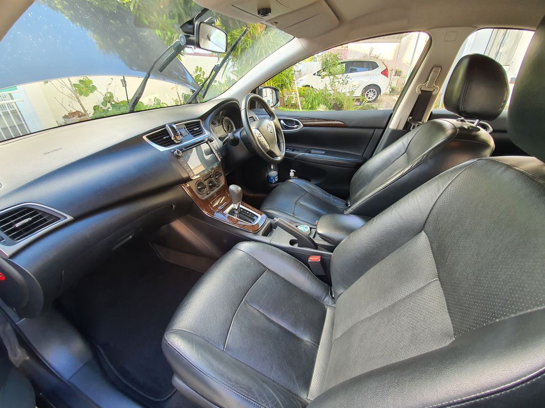 Nissan Sentra B17 in Mauritius