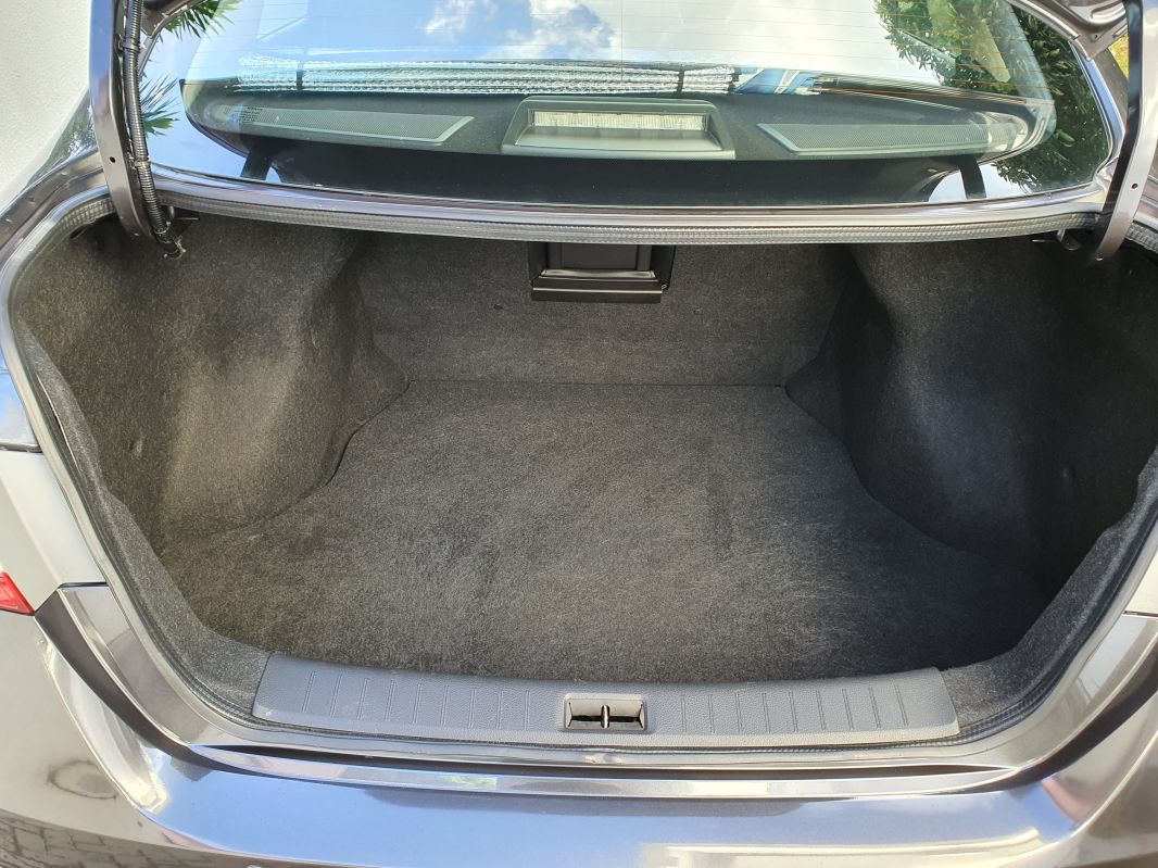 Nissan Sentra B17 in Mauritius