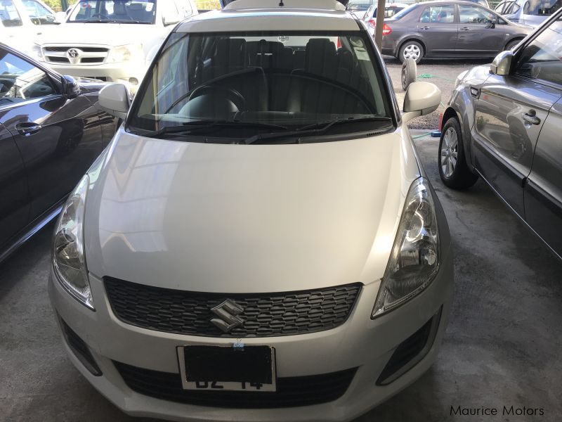 Suzuki SWIFT - WHITE in Mauritius