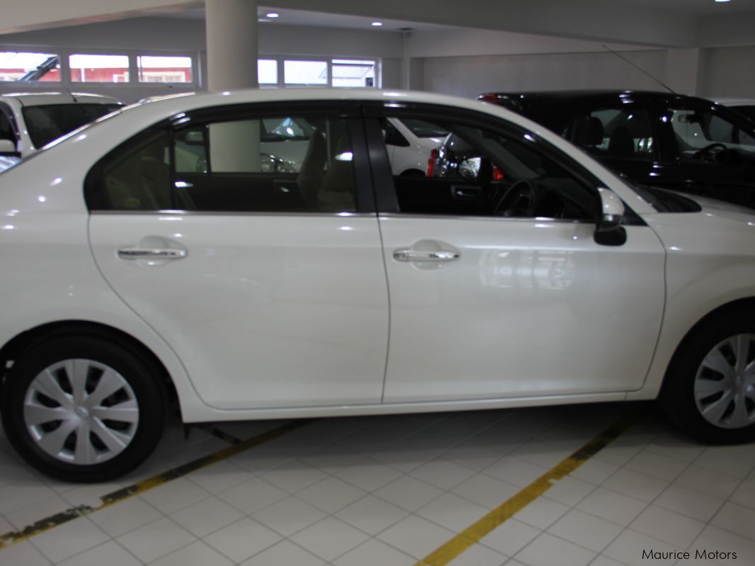 Toyota AXIO - MODEL G - MANUAL TRANSMISSION - PEARL WHITE in Mauritius