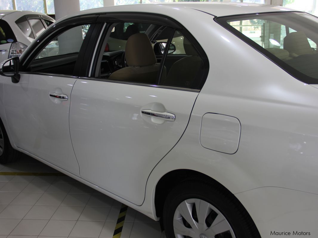 Toyota AXIO - MODEL G - MANUAL TRANSMISSION - PEARL WHITE in Mauritius