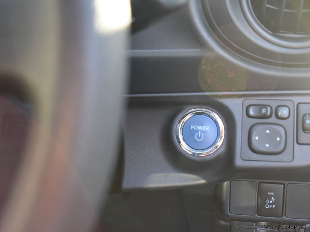 Toyota Aqua S Smart Key in Mauritius