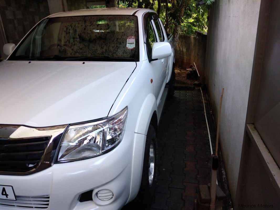 Toyota Hilux 2.5 tdi in Mauritius