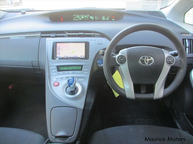Toyota PRIUS HYBRID - SILVER in Mauritius