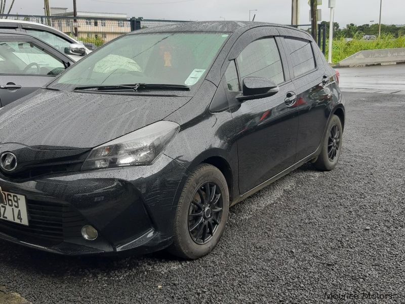 Toyota VITZ - BLACK in Mauritius