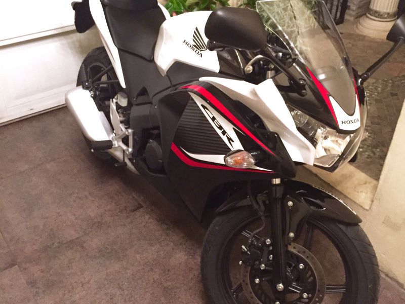 Honda CBR 150R in Mauritius