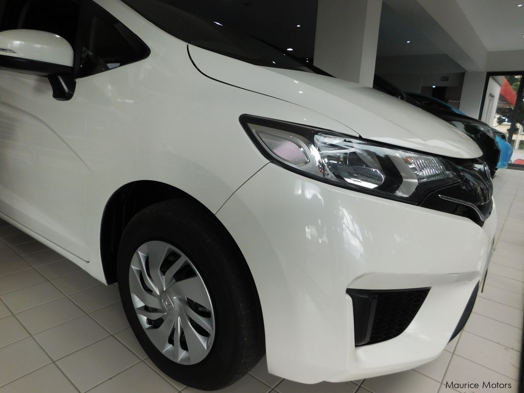 Honda FIT - PEARL WHITE in Mauritius