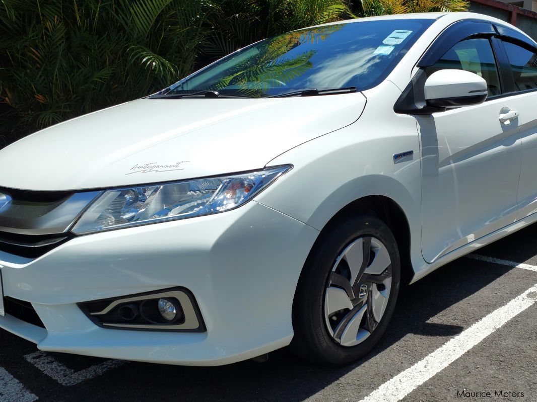 Honda Grace Hybrid in Mauritius