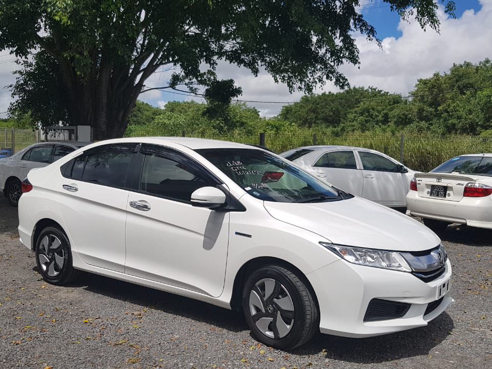 Honda grace 2015