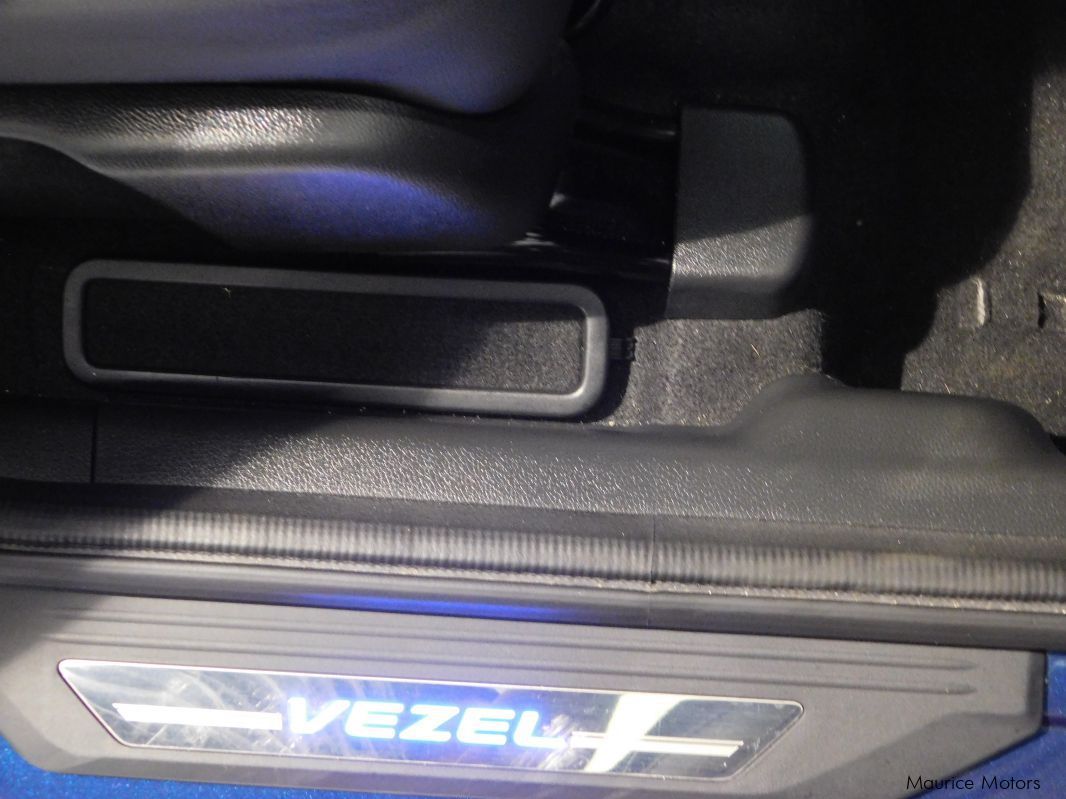 Honda VEZEL - MODEL Z - BLUE - HYBRID in Mauritius