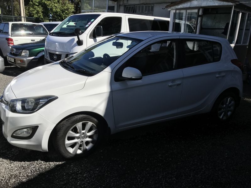 Hyundai I20 - WHITE in Mauritius