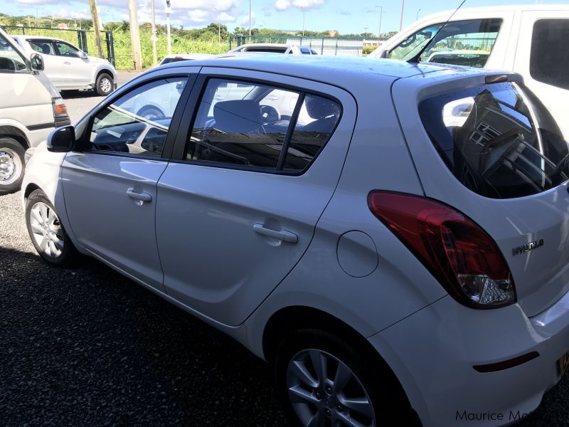 Hyundai I20 - WHITE in Mauritius